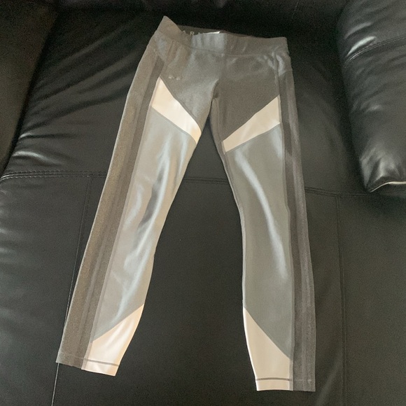 Under Armour Capri Leggings - Picture 2 of 3